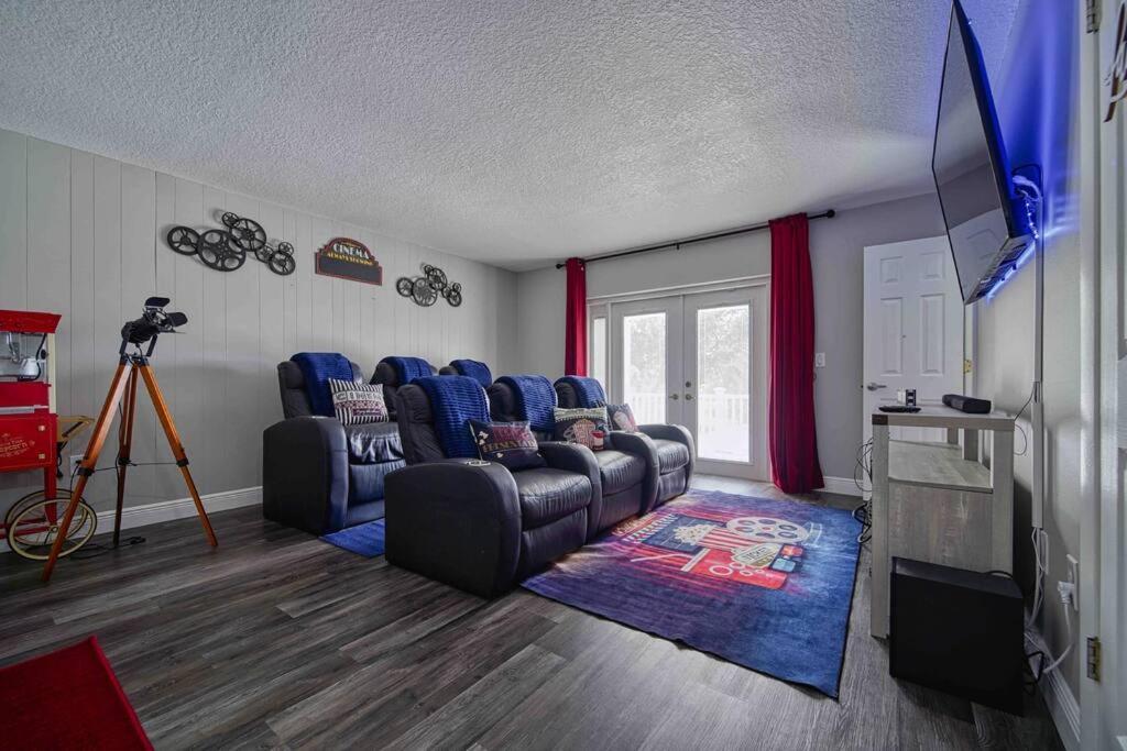 Stylish Lake Home With Huge Pool, Arcade With Ps5,And Theater Just 5 Min From Legoland Winter Haven Exterior photo