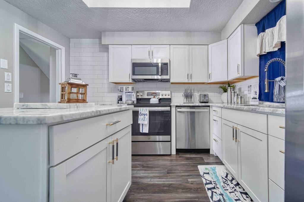 Stylish Lake Home With Huge Pool, Arcade With Ps5,And Theater Just 5 Min From Legoland Winter Haven Exterior photo